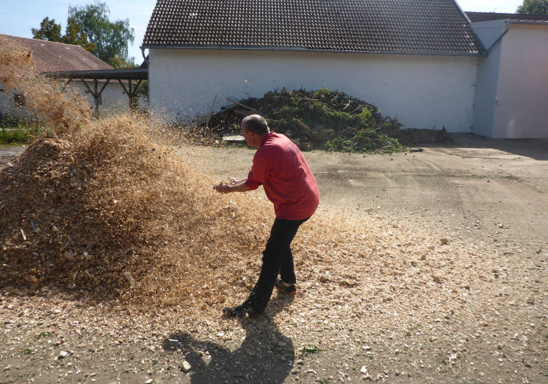 Buergermeisterkandidat G.F. Seitz, Hackschnitzelproduktion im heimischen Wald